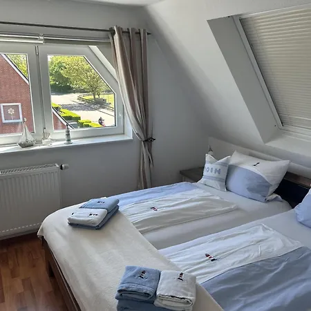 Haus-ites-jun-leuchtturm